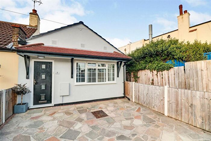 2 Bedroom Semi Detached Bungalow For Sale In Flemming Crescent, Leigh-On-Sea, SS9