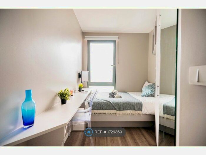 Studio To Rent In Old Oak Lane, London, NW10