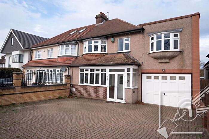 4 Bedroom Semi-Detached House For Sale In Shepherds Lane, Dartford, Kent, DA1