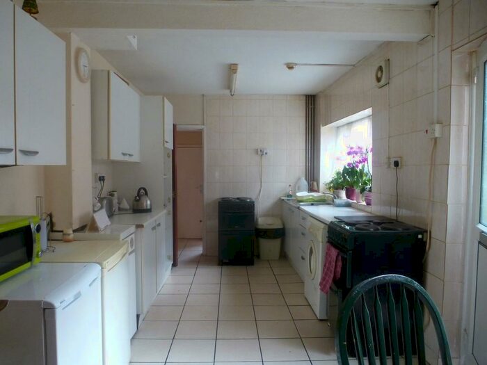 1 Bedroom Flat To Rent In Crofton Avenue, Yeovil, BA21