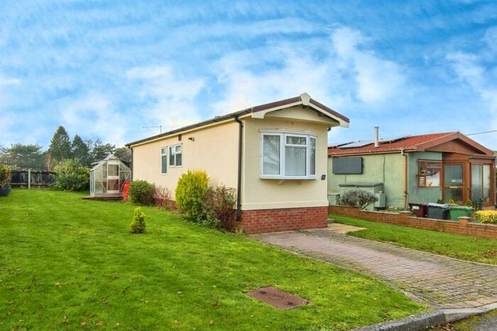 1 Bedroom Mobile/park Home For Sale In Wykeham Park, Alresford Road, Winchester, SO21