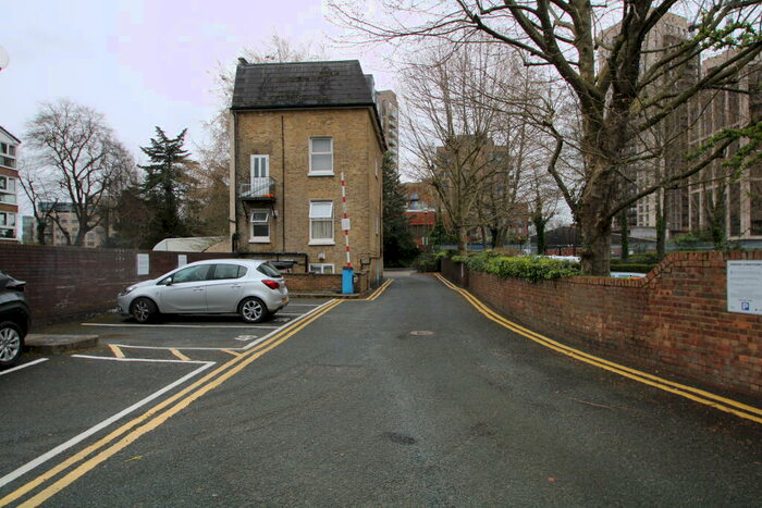 Property To Rent In Parking Space, Viceroy Court, CR0