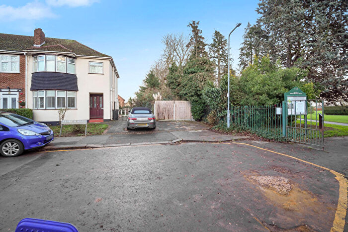 3 Bedroom End Of Terrace House For Sale In Penrith Road, Ilford, Essex, IG6