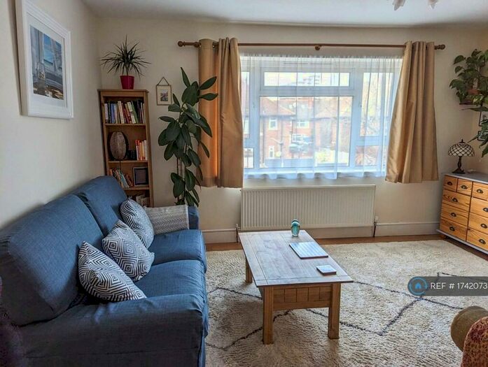 2 Bedroom Maisonette To Rent In Pollard Close, London, E16