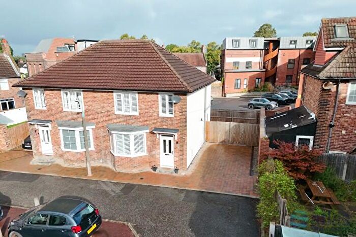 3 Bedroom Semi Detached House For Sale In The Quadrangle, Mossley Hill, L18