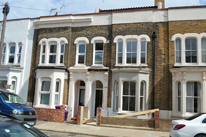 4 Bedroom Flat To Rent In Lyal Road, Bow, Mile End, Victoria Park, Bethnal Green, Olympic Park, London, E3