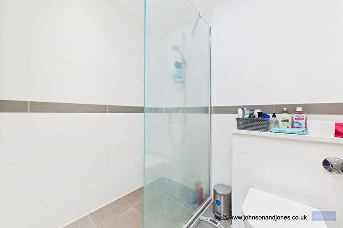 1 Bedroom Flat For Sale In Victoria Street, Englefield Green, TW20