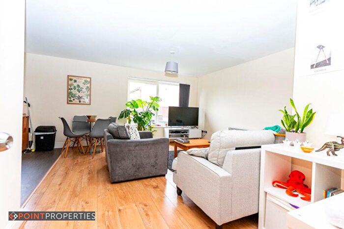 2 Bedroom Flat To Rent In Bedroom Flat, Berwick Street, L6