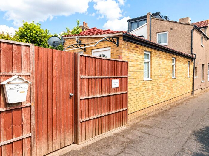 1 Bedroom Apartment To Rent In Hubbard Road, London, SE27
