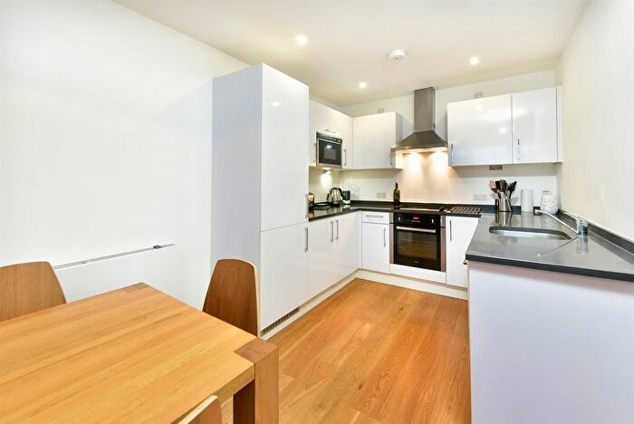 1 Bedroom Flat To Rent In Coleman Fields, Islington, London, N1