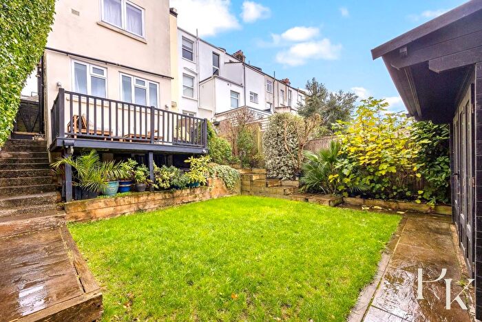 2 Bedroom Flat For Sale In Fonthill Road, Hove, BN3