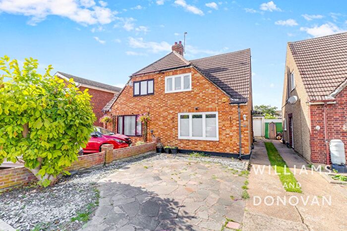 3 Bedroom Semi-Detached House For Sale In Albert Road, Benfleet, SS7