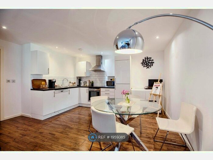 2 Bedroom Flat To Rent In Wingate Square, London, SW4