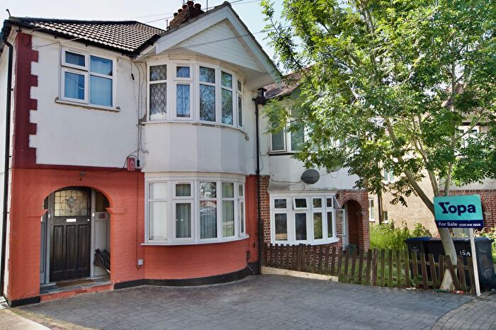 2 Bedroom Maisonette For Sale In Dors Close, London, NW9