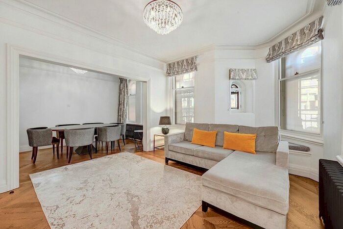 2 Bedroom Flat To Rent In Mount Street, London, W1K