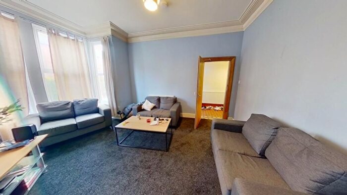 5 Bedroom Semi-Detached House To Rent In Burford Road, Nottingham, NG7