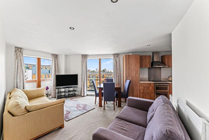 2 Bedroom Flat For Sale In Durnsford Road, London, SW19