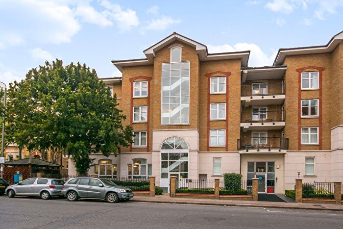 2 Bedroom Flat To Rent In Keswick Road, Putney, London, SW15