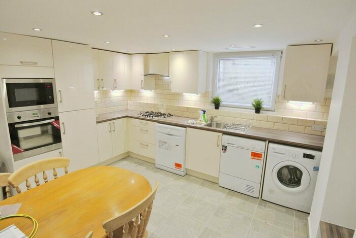 5 Bedroom Property To Rent In Wetherby Grove, Leeds, West Yorkshire, LS4