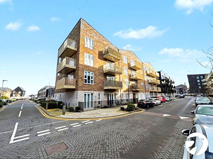 2 Bedroom Flat To Rent In Corys Road, Rochester, Kent, ME1