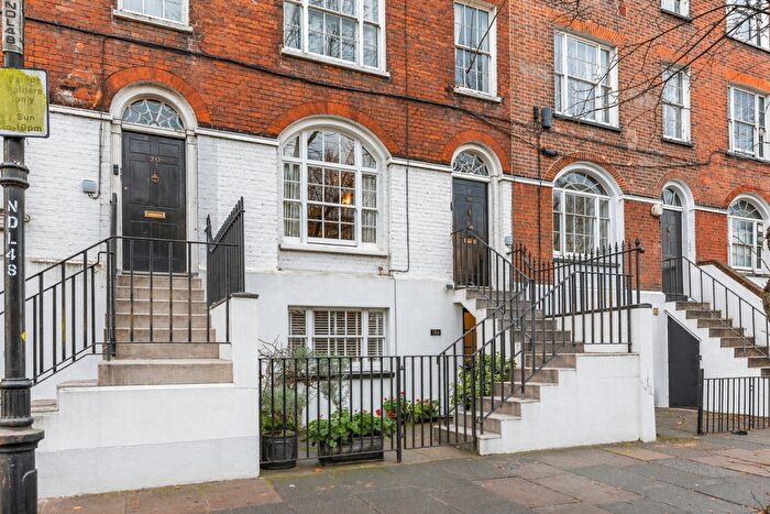 2 Bedroom Maisonette For Sale In New Road, Chatham, ME4