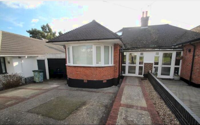 3 Bedroom Bungalow To Rent In St. Leonards Rise, Orpington, BR6
