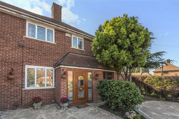 3 Bedroom Semi-Detached House To Rent In William Barefoot Drive, London, SE9