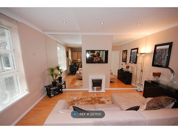 2 Bedroom Flat To Rent In New Century House, Aberdeen, AB11