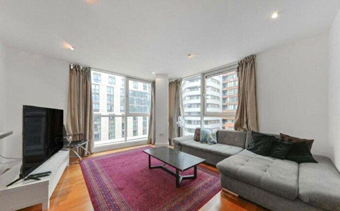 3 Bedroom Flat To Rent In Peninsula Apartments, Praed Street, Paddington, London, W2