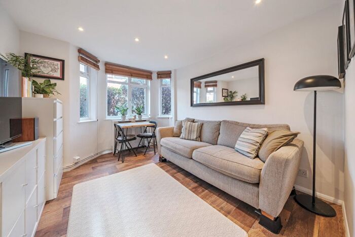 2 Bedroom Flat For Sale In Downton Avenue, Streatham Hill, London, SW2
