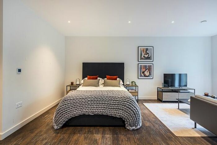 Studio To Rent In Grenan Square, Greenford, UB6