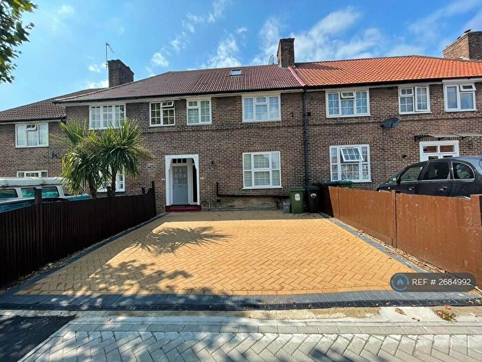4 Bedroom Terraced House To Rent In Downham Way, Bromley, BR1