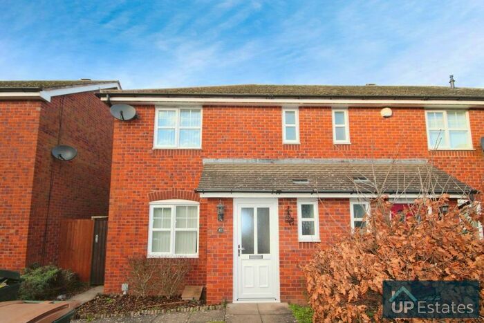 3 Bedroom End Of Terrace House To Rent In Kings Park Drive, Binley, Coventry, CV3