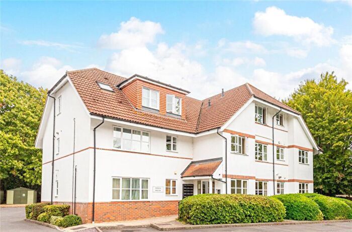 2 Bedroom Apartment For Sale In Two Rivers Way, Newbury, Berkshire, RG14