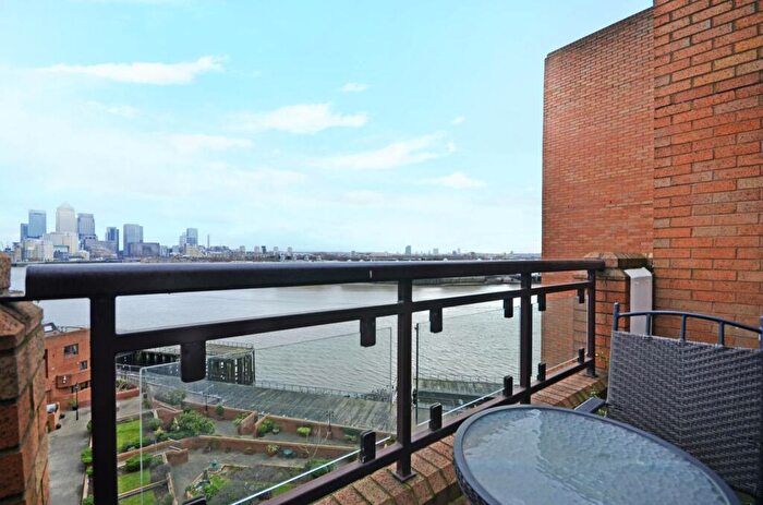 2 Bedroom Flat To Rent In The Highway, Wapping, London, E1W