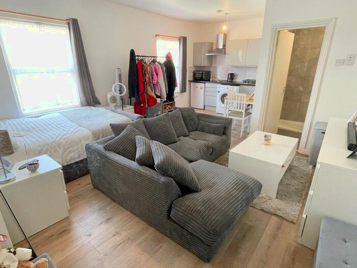 Studio To Rent In High Street, Walthamstow, E17