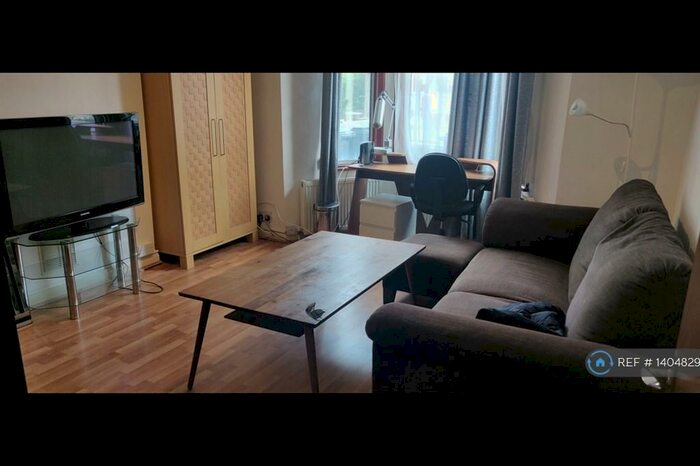 1 Bedroom Flat To Rent In Ground Floor, London, N8