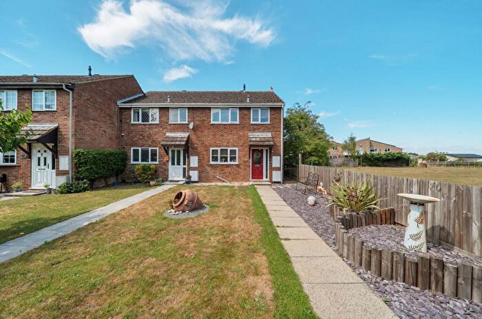 3 Bedroom End Of Terrace House For Sale In Castle Close, Bedford, MK45