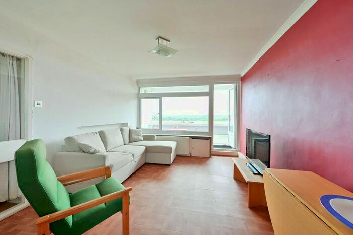 2 Bedroom Flat To Rent In Tunworth Crescent, Roehampton, London, SW15