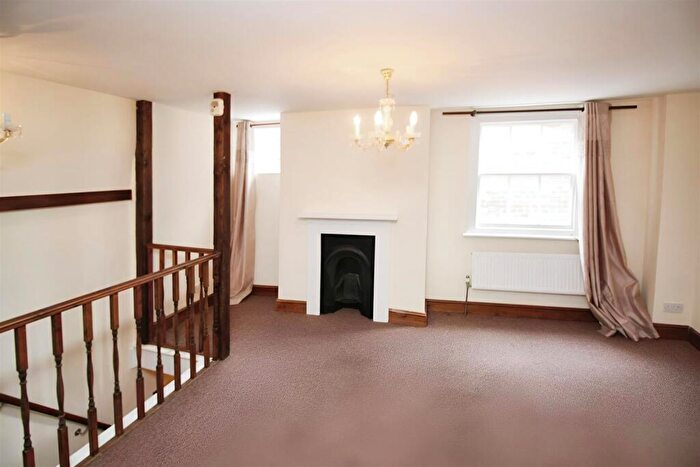 3 Bedroom Flat To Rent In Sun Street, Hitchin, Hertfordshire, SG5