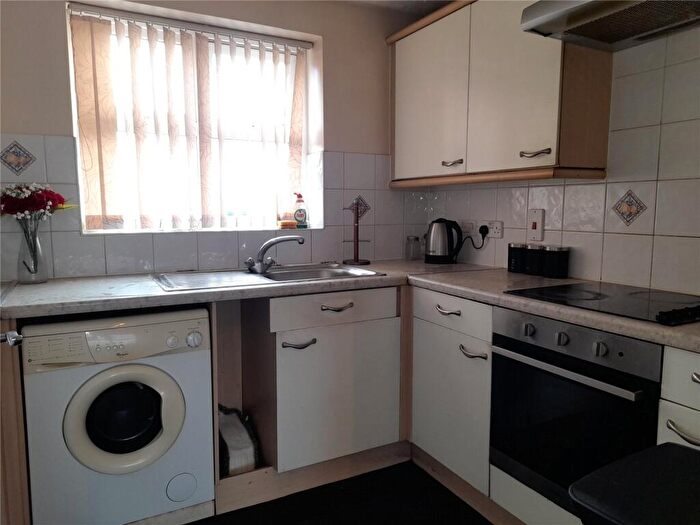 1 Bedroom Flat To Rent In Pickfords Gardens, Slough, Berkshire, SL1