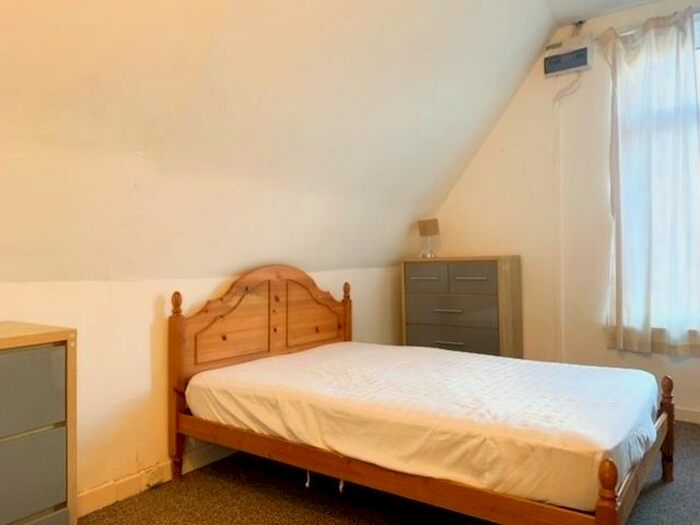 1 Bedroom Flat To Rent In North Road, CF14