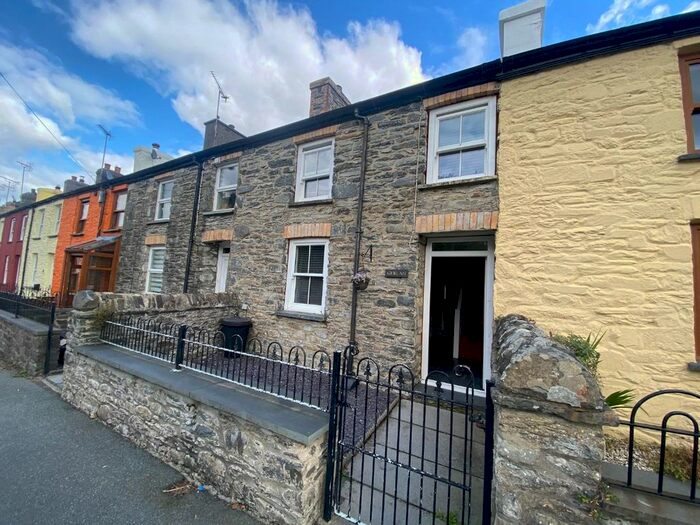 3 Bedroom Property To Rent In Terrace Road, Pontrhydfendigaid, Ystrad Meurig, SY25