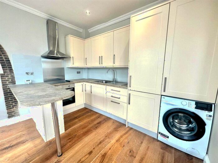 2 Bedroom Apartment To Rent In Stonard Road, London, N13