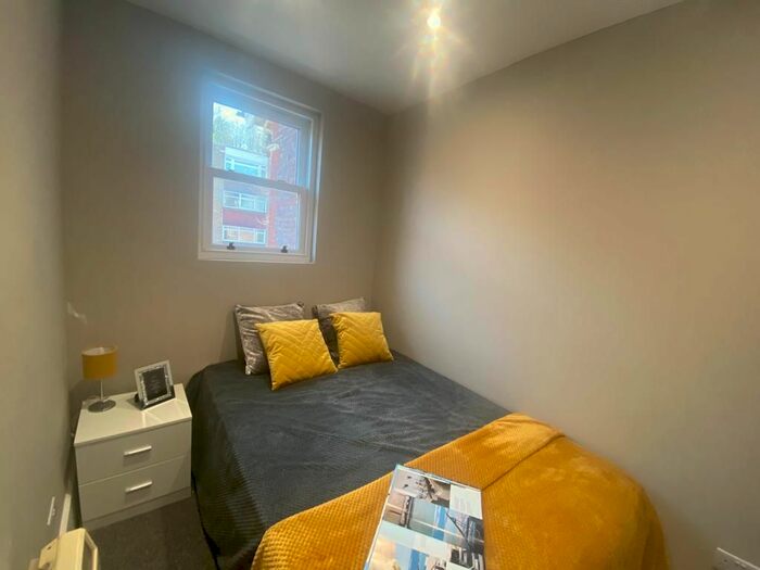 2 Bedroom Flat To Rent In Flat, Downs Road, Luton, LU1