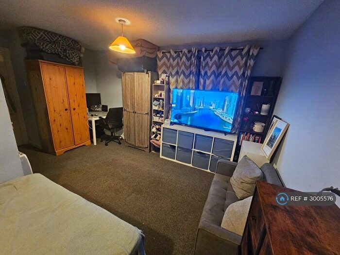 Studio To Rent In Brackenwood Mews, Wilmslow, SK9
