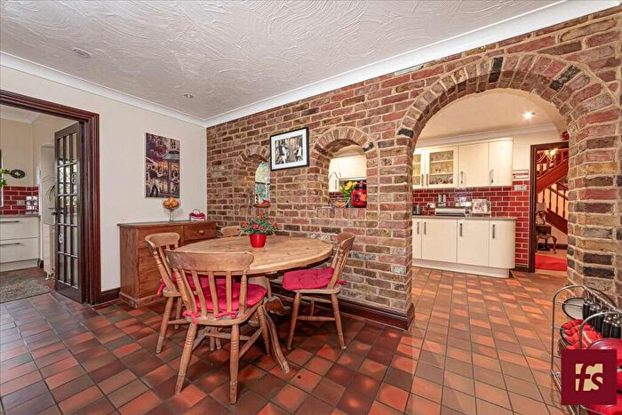 5 Bedroom Detached House For Sale In The Stumps, Ripplesmore Close, Sandhurst, GU47