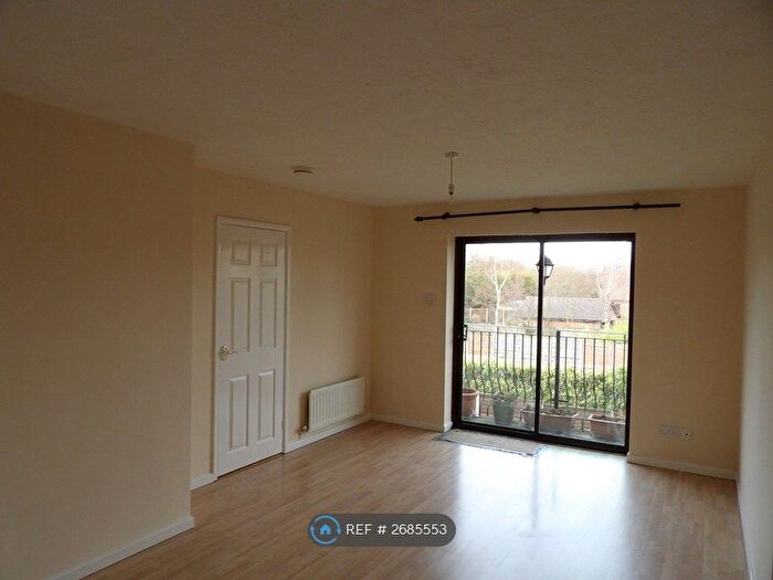 2 Bedroom Flat To Rent In Ermington Court, Heywood, OL10