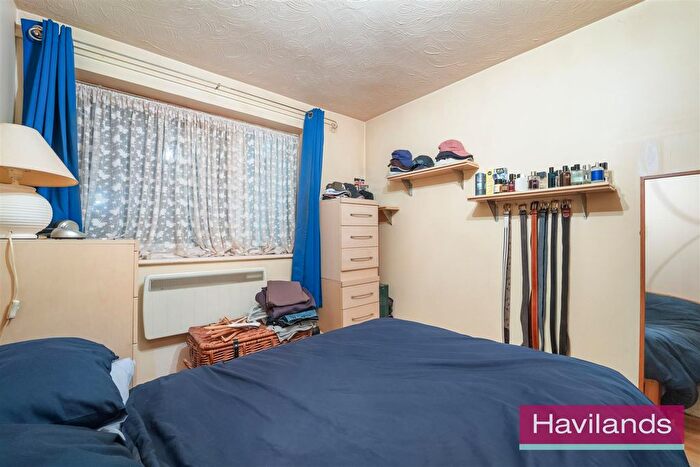 1 Bedroom Flat For Sale In Hansart Way, Enfield, EN2
