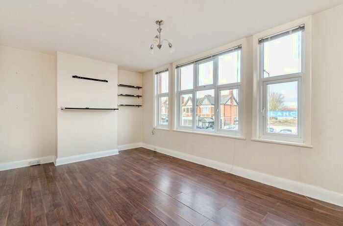 2 Bedroom Flat To Rent In Croydon Road, Beckenham, BR3